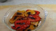 Печени чушки с кисело мляко и орехи