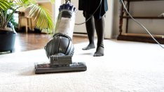 Какво да не почиствате с прахосмукачка