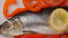 Как да премахнете неприятната миризма на риба