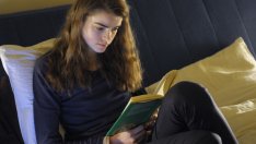 Книга под възглавницата предпазва от забременяване