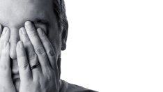 Сърдитото мълчание на мъжете – какво се крие зад него?