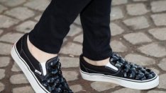 Обувки с много блясък и камъни