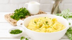 Чесново картофено пюре с магданоз 