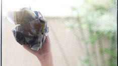 Трик с вестник премахва неприятни миризми от хладилника