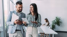 10 признака, че един мъж влага силни емоции и усилия във вас