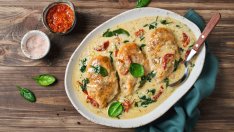 Пилешки гърди с пармезанов сос