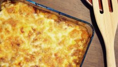 Печена касерола с кайма от сурова наденица 