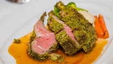 Хрупкаво агнешко с ментова коричка и винегрет