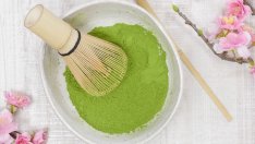 Домашен ексфолиант с чай матча и захар