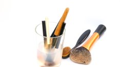 3 начина да дезинфекцирате четките за грим 