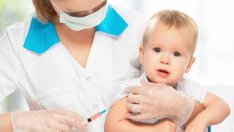 Захарта успокоява бебетата при ваксинация?