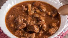 Оригинален унгарски гулаш