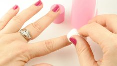 Лесно премахване на лак от ноктите без цапане