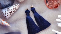 Как да си направите празнични обеци с пискюли?