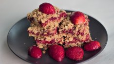 Овесени барчета с ягоди