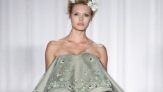 Посрещнете пролетта с цветя в косите