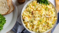 Яйчена салата с дресинг