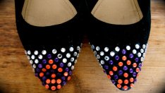 Декорирайте пантофките с цветни кристали