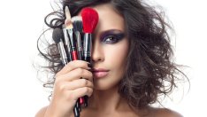 Как да гримираме правилно очите си?