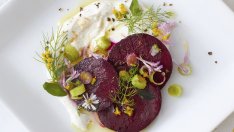 Трапезата на Цветница