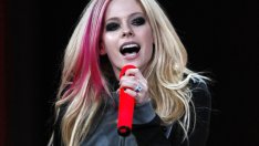 Цветни кичури с помощта на пастели за коса