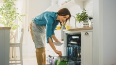 Причини съдовете да излизат мръсни от съдомиялната 