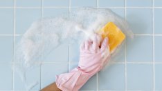 Как да почистите фугите между плочките в банята