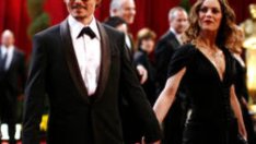 Джони Деп иска да се върне при Ванеса, подари й златен медальон