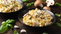 Чесново пиле с бяло вино и паста