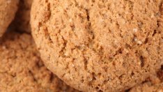 Курабийки с орехи и стафиди