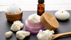 Домашен крем с масла за подхранване на кожата след излагане на слънце