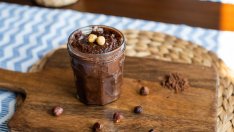 Домашен течен шоколад с лешници и фурми