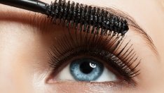 Грешки при нанасянето на спирала, правещи очите подпухнали 