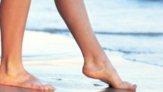 Какво помага при подути глезени?