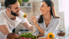 Знаци, че мъжът Рак е запленен от вас