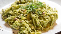 Песто с шамфъстък и кедрови ядки 