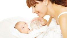 5 неща, които трябва да знаете за бебешкото мляко