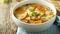 Зелева супа с моркови и целина