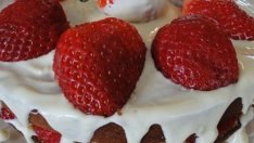 Ягодова мини торта с бял шоколад