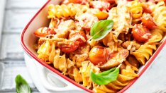 Кремообразна паста с пиле и домати на фурна