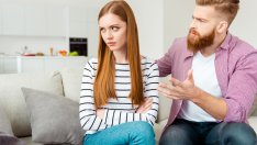 Знаци, че партньорът ви си играе с емоциите ви