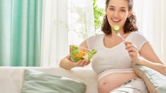 Как да потиснете неразположенията през бременността чрез хранене 