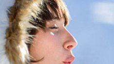 Сода бикарбонат премахва черните точки от лицето и отпушва порите