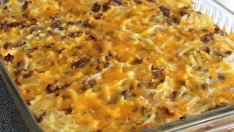 Фантастична запеканка с кайма, картофи и чедър