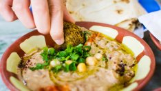 Какво говори за личността ви, ако се храните с ръце? 