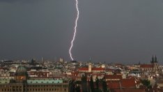 Тъщата поразява брака като гръмотевица