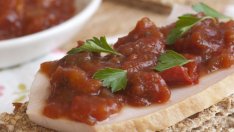 Лютеница със сирене