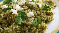 Спанакоризо – гръцки ориз със спанак