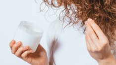 3 начина да използвате кокосово масло за бляскава и здрава коса