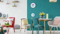 Обзавеждане в дома с различни столове